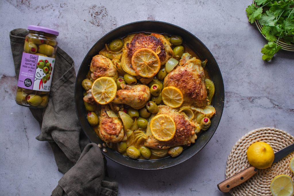 Μαροκινό κοτόπουλο συνταγή με πράσινες ελιές και μπαχαρικά