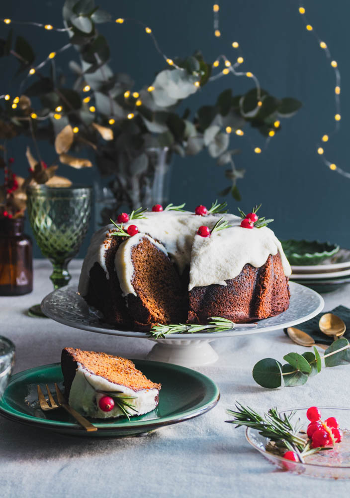Χριστουγεννιάτικο Gingerbread Cake με γλάσο βουτύρου