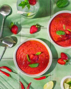 Δροσερή σούπα γκασπάτσο με φράουλες (gazpacho)
