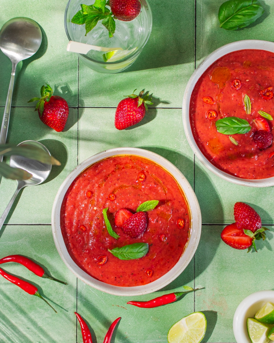 Δροσερή σούπα γκασπάτσο με φράουλες (gazpacho)