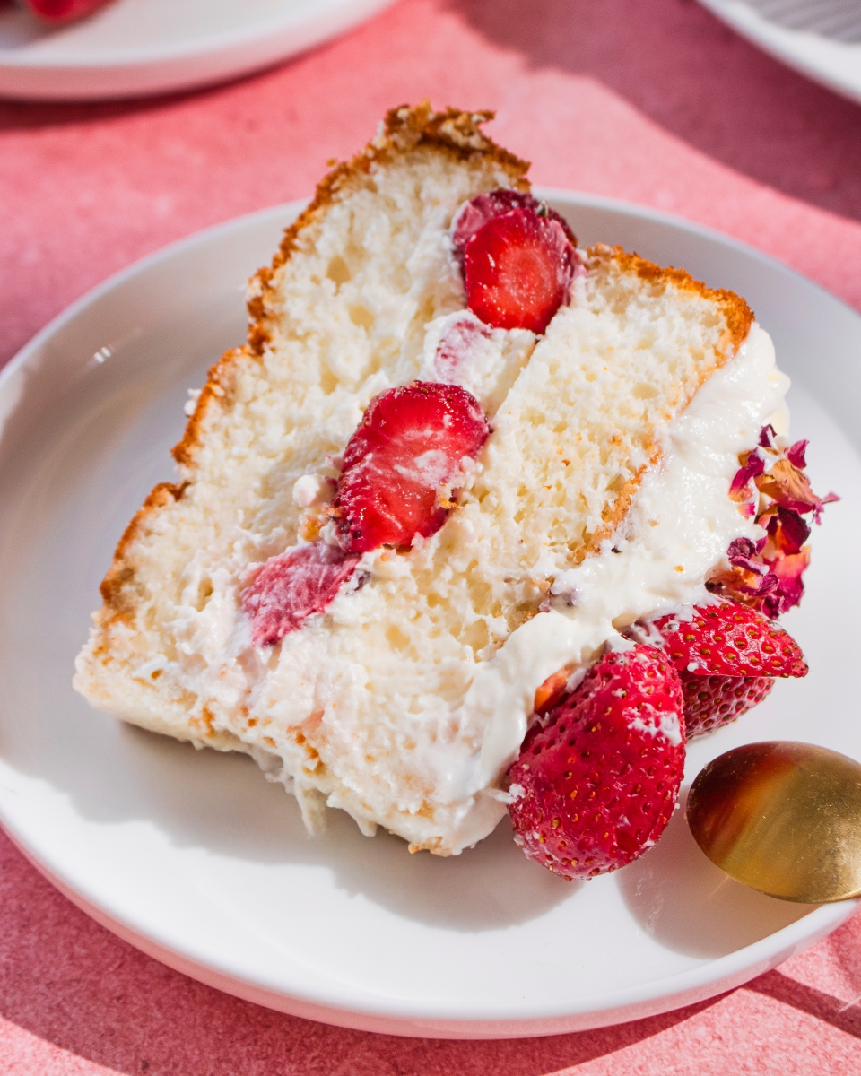 Συνταγές για angel cake με φράουλες_τούρτα με φράουλες