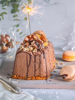 Vegan μαρκίζ σοκολάτας με κάστανα και μελομακάρονα